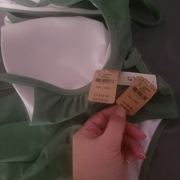 Victoria secret bikini - Picture 2 of 2